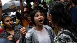 আন্দোলন থেকে সন্তান ফিরেছে সুস্থ শরীরে, কিন্তু মনের আঘাত কি সেরেছে?
