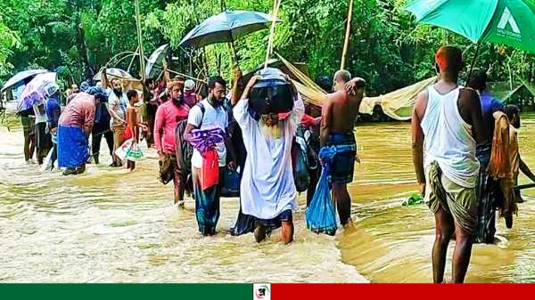 বন্যার পানিতে ভেসে আসা মাছ ধরার হিড়িক