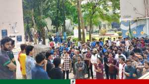 দাবি আদায়ে অনির্দিষ্টকালের জন্য ক্লাস বয়কট, বুটেক্স শিক্ষার্থীদের অবস্থান কর্মসূচি