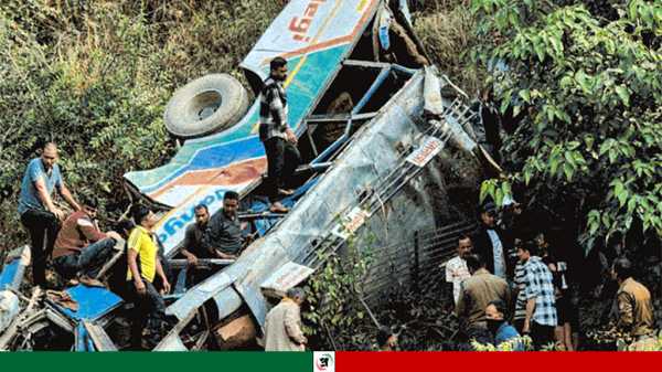 ভারতে নিয়ন্ত্রণ হারিয়ে গভীর খাদে বাস, নিহত ২৩