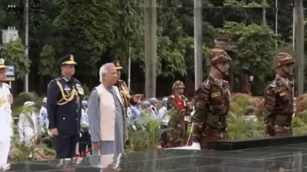 শিখা অনির্বাণে রাষ্ট্রপতি ও প্রধান উপদেষ্টার শ্রদ্ধা