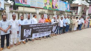সাংবাদিক তুহিন হত্যার প্রতিবাদে ময়মনসিংহের ফুলবাড়ীয়ায় সাংবাদিকদের মানববন্ধন